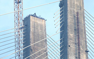 赤石特大桥桥墩起火