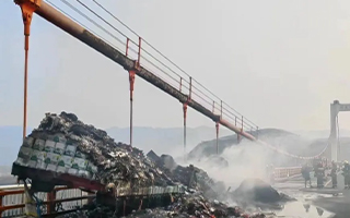 北盘江大桥货车自燃